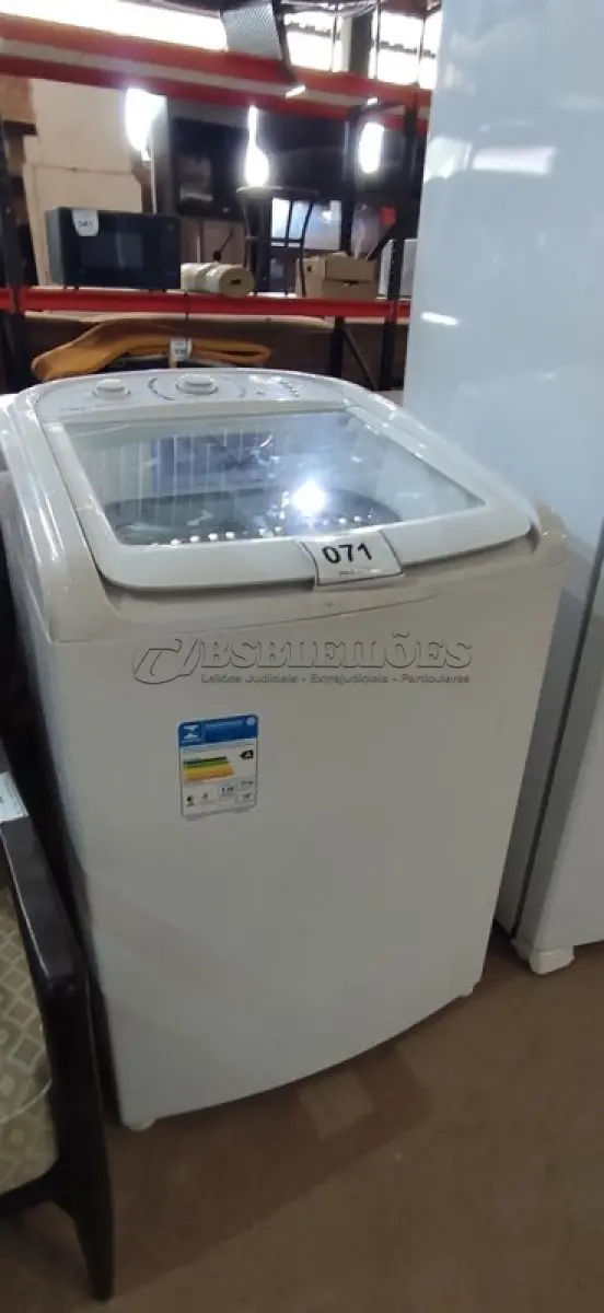LOTE 071 - 01 LAVADORA ELECTROLUX 15KG 220 VOLTS. (NO ESTADO EM QUE SE ENCONTRA. SUJEITO A AVARIAS OCULTAS/VISÍVEIS.) BF8677N