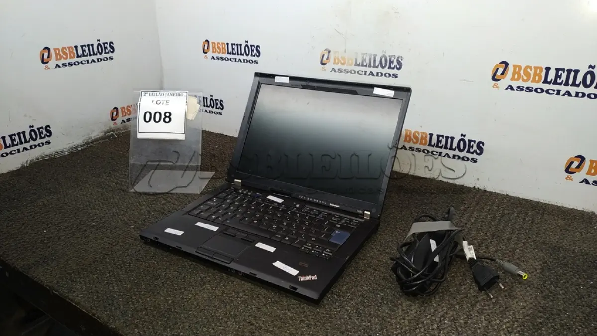 LOTE 008 - 01 NOTEBOOK MARCA LENOVO SÉRIE THINKPAD COM FONTE. (NO ESTADO) ATENÇÃO! FAZER A VISITAÇÃO ANTES DE ARREMATAR, NÃO SABEMOS SE FUNCIONA. LEILÃO NÃO TEM GARANTIA E NEM DEVOLUÇÃO, SUJEITO A POSSÍVEIS AVARIAS VISÍVEIS/OCULTAS E/OU AUSÊNCIA DE COMPONENTES.