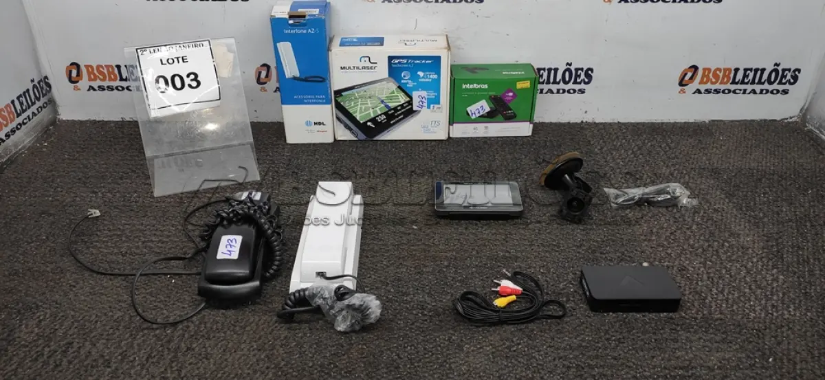 LOTE 003 - 02 INTERFONES, 01 CONVERSOR E GRAVADOR DIGITAL E 01 GPS MARCA MULTILASER. (NO ESTADO) ATENÇÃO! FAZER A VISITAÇÃO ANTES DE ARREMATAR, NÃO SABEMOS SE FUNCIONA. LEILÃO NÃO TEM GARANTIA E NEM DEVOLUÇÃO, SUJEITO A POSSÍVEIS AVARIAS VISÍVEIS/OCULTAS E/OU AUSÊNCIA DE COMPONENTES.