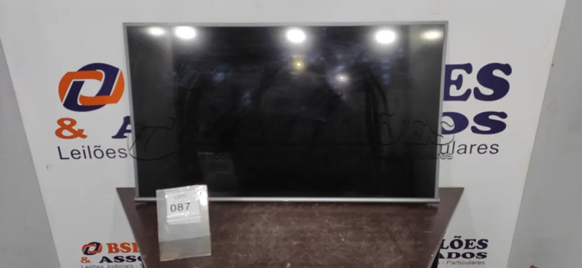 LOTE 087 - 01 TV LCD 50’’ MARCA SEMP TCL. (NO ESTADO) ATENÇÃO! FAZER A VISITAÇÃO ANTES DE ARREMATAR, NÃO SABEMOS SE FUNCIONA. LEILÃO NÃO TEM GARANTIA E NEM DEVOLUÇÃO, SUJEITO A POSSÍVEIS AVARIAS VISÍVEIS/OCULTAS E/OU AUSÊNCIA DE COMPONENTES.