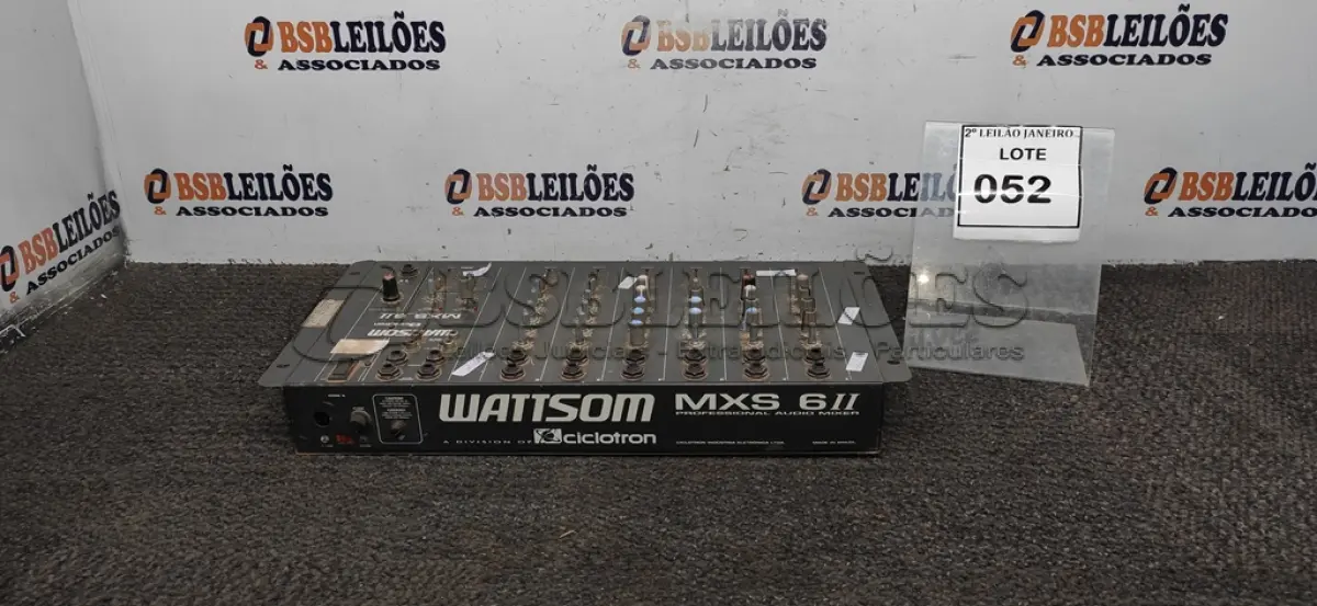 LOTE 052 - 01 MESA DE MIXAGEM DE SOM MODELO WATTSON MXS 6 II MARCA CICLOTRON. (NO ESTADO) ATENÇÃO! FAZER A VISITAÇÃO ANTES DE ARREMATAR, NÃO SABEMOS SE FUNCIONA. LEILÃO NÃO TEM GARANTIA E NEM DEVOLUÇÃO, SUJEITO A POSSÍVEIS AVARIAS VISÍVEIS/OCULTAS E/OU AUSÊNCIA DE COMPONENTES.
