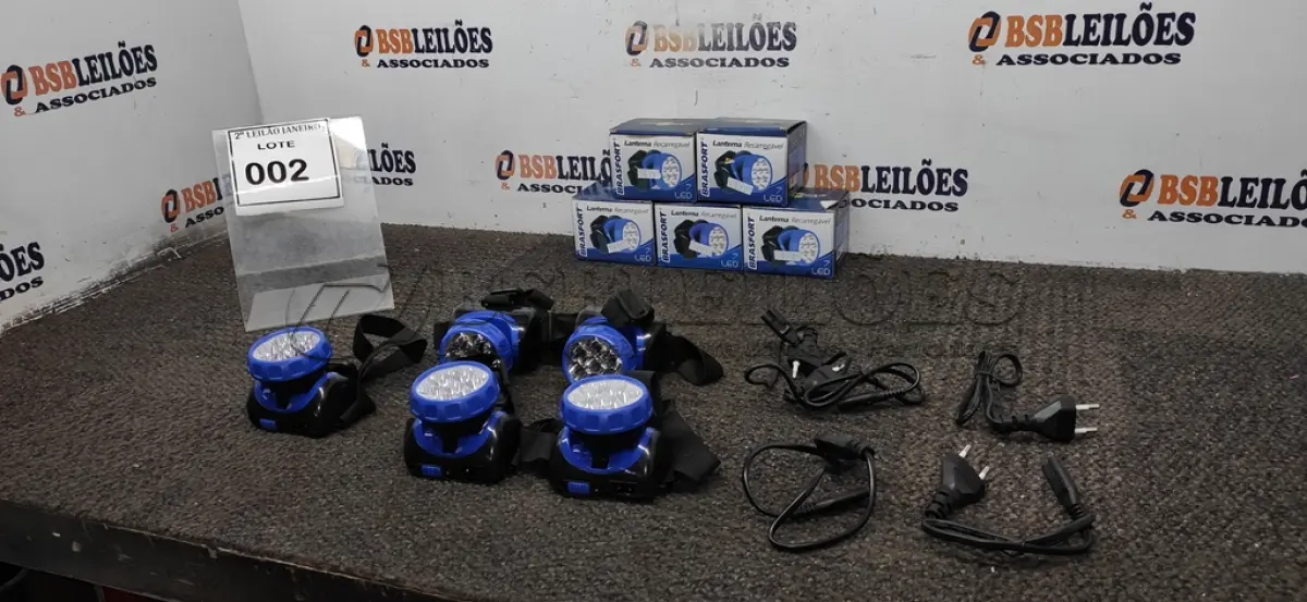 LOTE 002 - 05 LANTERNAS RECARREGÁVEIS DE CABEÇA. (NO ESTADO) ATENÇÃO! FAZER A VISITAÇÃO ANTES DE ARREMATAR, NÃO SABEMOS SE FUNCIONA. LEILÃO NÃO TEM GARANTIA E NEM DEVOLUÇÃO, SUJEITO A POSSÍVEIS AVARIAS VISÍVEIS/OCULTAS E/OU AUSÊNCIA DE COMPONENTES.