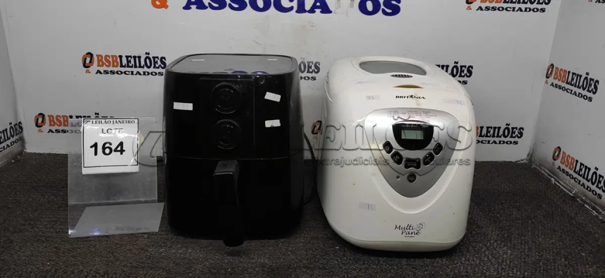 LOTE 164 - 01 PANELA DE FAZER PÃO ELÉTRICA E 01 AIR FRYER MARCA HOME LAND. (NO ESTADO) ATENÇÃO! FAZER A VISITAÇÃO ANTES DE ARREMATAR, NÃO SABEMOS SE FUNCIONA. LEILÃO NÃO TEM GARANTIA E NEM DEVOLUÇÃO, SUJEITO A POSSÍVEIS AVARIAS VISÍVEIS/OCULTAS E/OU AUSÊNCIA DE COMPONENTES.