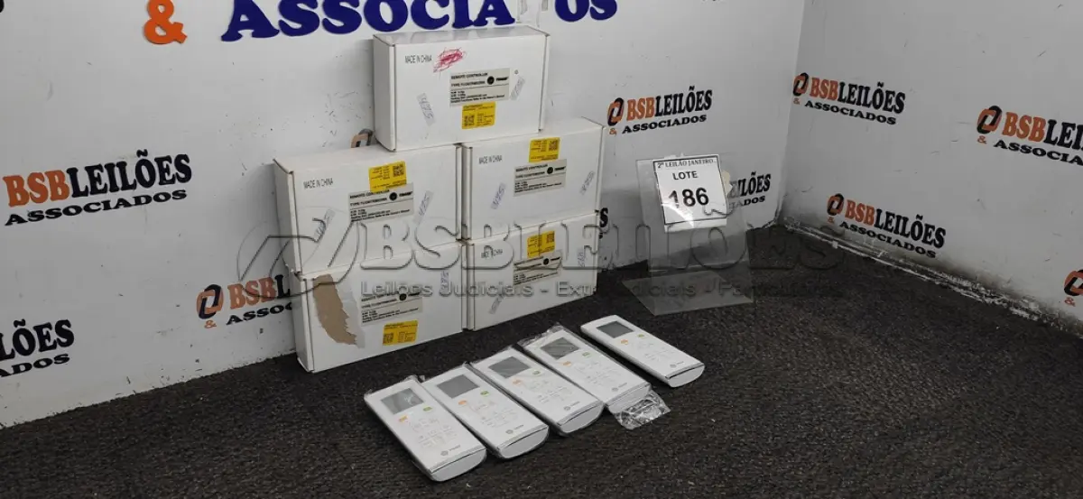 LOTE 186 - 05 CONTROLES DE AR CONDICIONADO MARCA TRANE. (NO ESTADO) ATENÇÃO! FAZER A VISITAÇÃO ANTES DE ARREMATAR, NÃO SABEMOS SE FUNCIONA, LEILÃO NÃO TEM GARANTIA E NEM DEVOLUÇÃO, SUJEITO A POSSÍVEIS AVARIAS VISÍVEIS/OCULTAS E/OU AUSÊNCIA DE COMPONENTES.