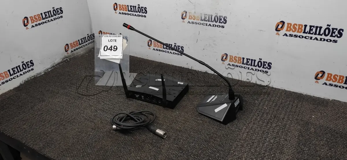 LOTE 049 - 01 RECEPTOR DE MICROFONE SEM FIO E 01 MICROFONE DE MESA MARCA KARSECT. (NO ESTADO) ATENÇÃO! FAZER A VISITAÇÃO ANTES DE ARREMATAR, NÃO SABEMOS SE FUNCIONA. LEILÃO NÃO TEM GARANTIA E NEM DEVOLUÇÃO, SUJEITO A POSSÍVEIS AVARIAS VISÍVEIS/OCULTAS E/OU AUSÊNCIA DE COMPONENTES.