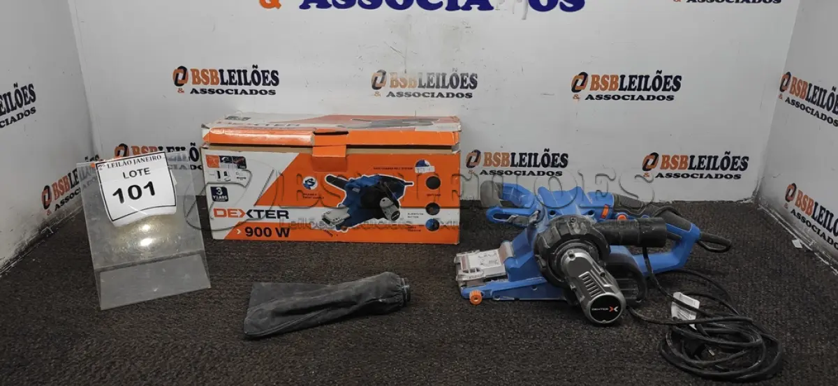 LOTE 101 - 01 PLAINAR ELETRICA MARCA DEXTER 800W. (NO ESTADO) ATENÇÃO! FAZER A VISITAÇÃO ANTES DE ARREMATAR, NÃO SABEMOS SE FUNCIONA. LEILÃO NÃO TEM GARANTIA E NEM DEVOLUÇÃO, SUJEITO A POSSÍVEIS AVARIAS VISÍVEIS/OCULTAS E/OU AUSÊNCIA DE COMPONENTES.
