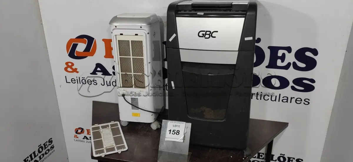 LOTE 158 - 01 CLIMATIZADOR DE AR MARCA ELECTROLUX E 01 FRAGMENTADORA DE PAPEL MARCA GBC. (NO ESTADO) ATENÇÃO! FAZER A VISITAÇÃO ANTES DE ARREMATAR, NÃO SABEMOS SE FUNCIONA. LEILÃO NÃO TEM GARANTIA E NEM DEVOLUÇÃO, SUJEITO A POSSÍVEIS AVARIAS VISÍVEIS/OCULTAS E/OU AUSÊNCIA DE COMPONENTES.