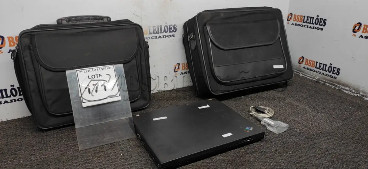 LOTE 171 - 01 NOTEBOOK MARCA IBM SÉRIE THINKPAD COM PASTA E 01 LEITOR DE CARTÃO USB. (NO ESTADO) ATENÇÃO! FAZER A VISITAÇÃO ANTES DE ARREMATAR, NÃO SABEMOS SE FUNCIONA. LEILÃO NÃO TEM GARANTIA E NEM DEVOLUÇÃO, SUJEITO A POSSÍVEIS AVARIAS VISÍVEIS/OCULTAS E/OU AUSÊNCIA DE COMPONENTES.