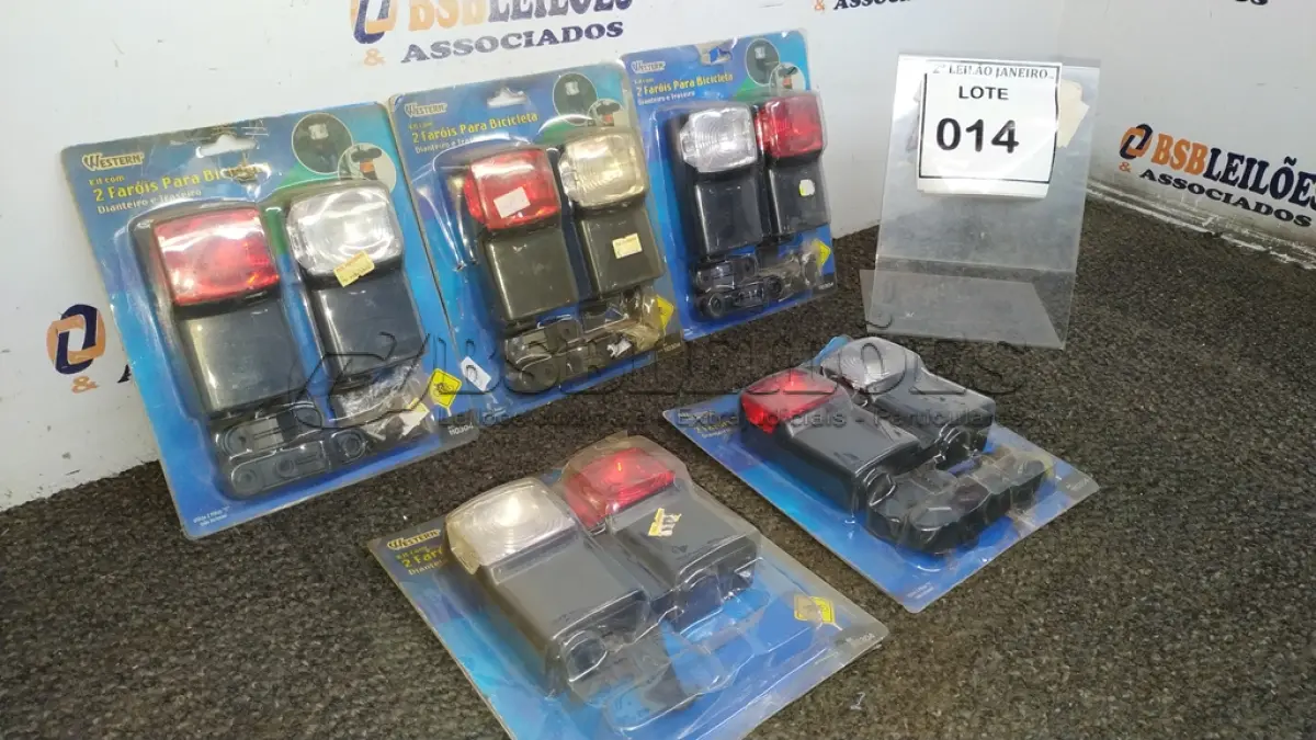 LOTE 014 - 05 LANTERNAS PARA BICICLETA. (NO ESTADO) ATENÇÃO! FAZER A VISITAÇÃO ANTES DE ARREMATAR, NÃO SABEMOS SE FUNCIONA. LEILÃO NÃO TEM GARANTIA E NEM DEVOLUÇÃO, SUJEITO A POSSÍVEIS AVARIAS VISÍVEIS/OCULTAS E/OU AUSÊNCIA DE COMPONENTES.