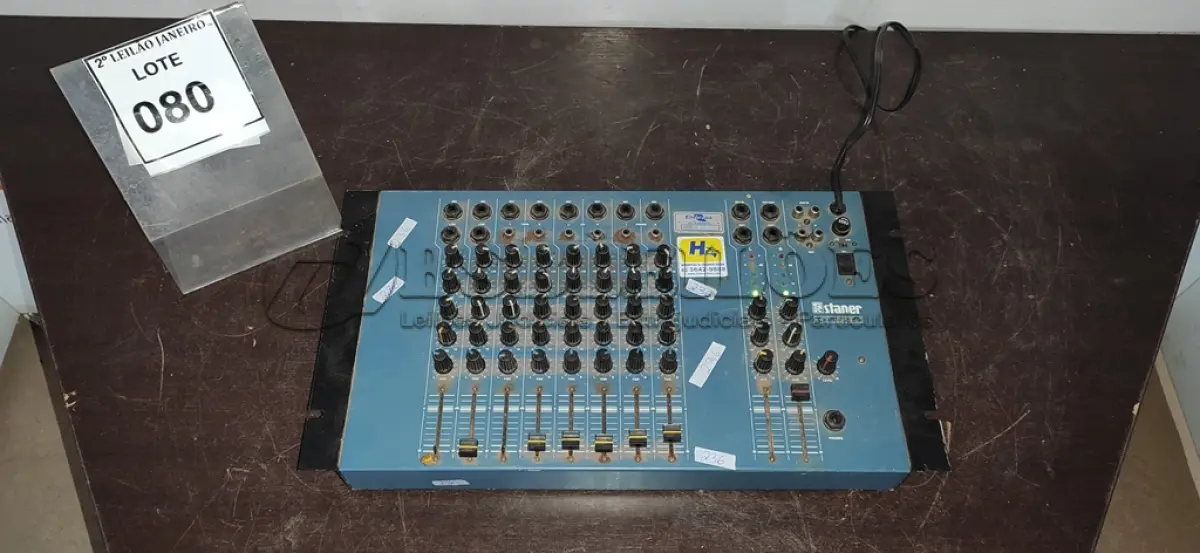 LOTE 080 - 01 MESA DE SOM ANALÓGICA. (NO ESTADO) ATENÇÃO! FAZER A VISITAÇÃO ANTES DE ARREMATAR, NÃO SABEMOS SE FUNCIONA. LEILÃO NÃO TEM GARANTIA E NEM DEVOLUÇÃO, SUJEITO A POSSÍVEIS AVARIAS VISÍVEIS/OCULTAS E/OU AUSÊNCIA DE COMPONENTES.
