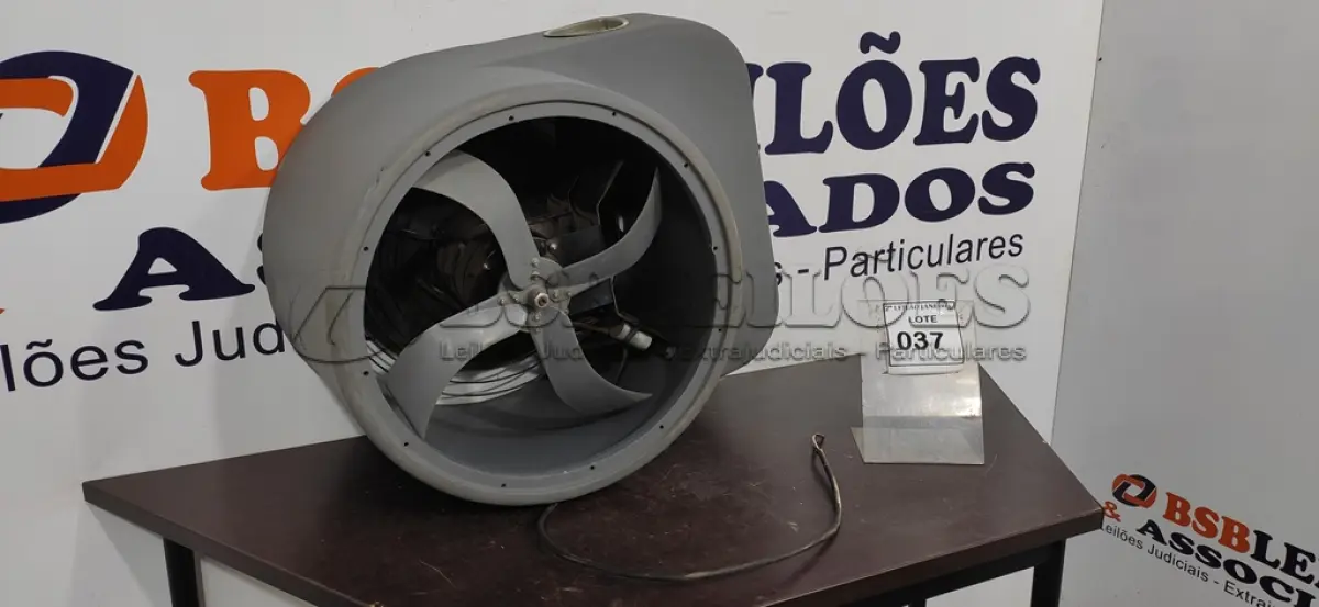 LOTE 037 - 01 CLIMATIZADOR DE AR INDUSTRIAL PORTÁTIL MODELO EBONE FOG III MARCA AG. (NO ESTADO) ATENÇÃO! FAZER A VISITAÇÃO ANTES DE ARREMATAR, NÃO SABEMOS SE FUNCIONA. LEILÃO NÃO TEM GARANTIA E NEM DEVOLUÇÃO, SUJEITO A POSSÍVEIS AVARIAS VISÍVEIS/OCULTAS E/OU AUSÊNCIA DE COMPONENTES.