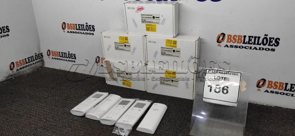 LOTE 186 - 05 CONTROLES DE AR CONDICIONADO MARCA TRANE. (NO ESTADO) ATENÇÃO! FAZER A VISITAÇÃO ANTES DE ARREMATAR, NÃO SABEMOS SE FUNCIONA, LEILÃO NÃO TEM GARANTIA E NEM DEVOLUÇÃO, SUJEITO A POSSÍVEIS AVARIAS VISÍVEIS/OCULTAS E/OU AUSÊNCIA DE COMPONENTES.
