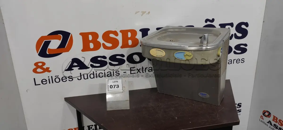 LOTE 073 - 01 BEBEDOURO DE PAREDE EM INOX MARA IBBL. (NO ESTADO) ATENÇÃO! FAZER A VISITAÇÃO ANTES DE ARREMATAR, NÃO SABEMOS SE FUNCIONA. LEILÃO NÃO TEM GARANTIA E NEM DEVOLUÇÃO, SUJEITO A POSSÍVEIS AVARIAS VISÍVEIS/OCULTAS E/OU AUSÊNCIA DE COMPONENTES.