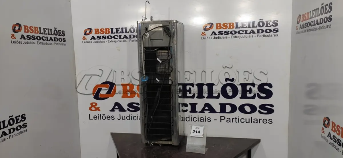 LOTE 214 - 01 BEBEDOURO TIPO TORRE EM INOX. (NO ESTADO) ATENÇÃO! FAZER A VISITAÇÃO ANTES DE ARREMATAR, NÃO SABEMOS SE FUNCIONA, LEILÃO NÃO TEM GARANTIA E NEM DEVOLUÇÃO, SUJEITO A POSSÍVEIS AVARIAS VISÍVEIS/OCULTAS E/OU AUSÊNCIA DE COMPONENTES.