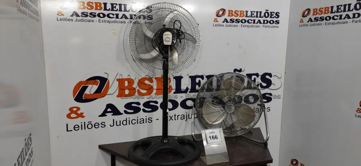 LOTE 166 - 02 VENTILADORES MARCAS BRITÂNIA E PRIMER. (NO ESTADO) ATENÇÃO! FAZER A VISITAÇÃO ANTES DE ARREMATAR, NÃO SABEMOS SE FUNCIONA. LEILÃO NÃO TEM GARANTIA E NEM DEVOLUÇÃO, SUJEITO A POSSÍVEIS AVARIAS VISÍVEIS/OCULTAS E/OU AUSÊNCIA DE COMPONENTES.
