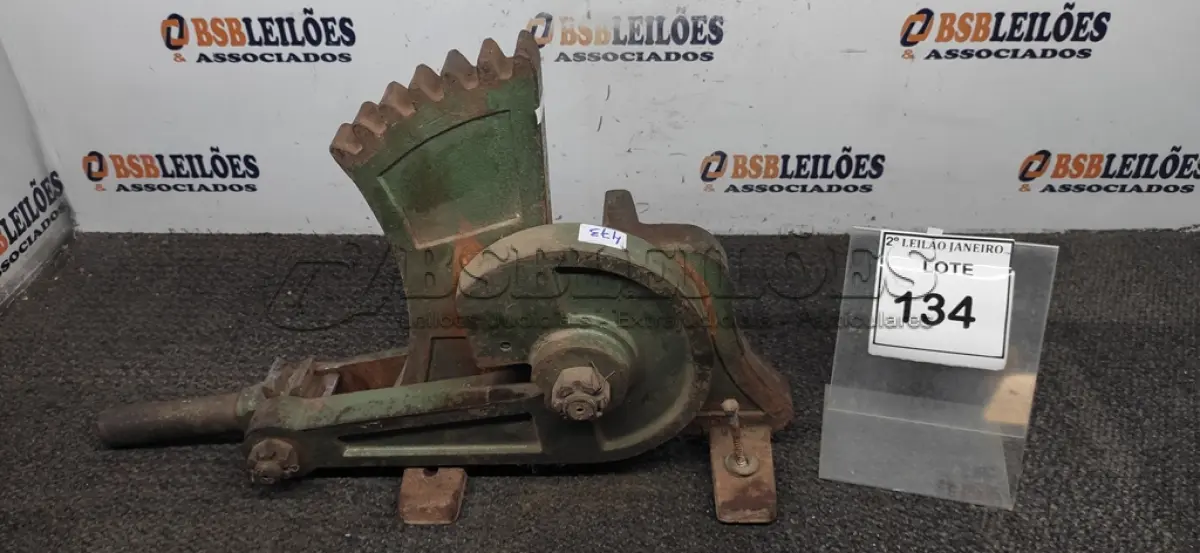 LOTE 134 - 01 CORTADOR MANUAL DE VERGALHÃO. (NO ESTADO) ATENÇÃO! FAZER A VISITAÇÃO ANTES DE ARREMATAR, NÃO SABEMOS SE FUNCIONA. LEILÃO NÃO TEM GARANTIA E NEM DEVOLUÇÃO, SUJEITO A POSSÍVEIS AVARIAS VISÍVEIS/OCULTAS E/OU AUSÊNCIA DE COMPONENTES.