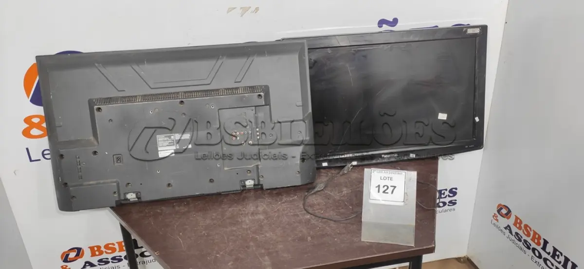 LOTE 127 - 02 TVS LCD DE 32’’ E 40’’ MARCA PANASONIC. (NO ESTADO) ATENÇÃO! FAZER A VISITAÇÃO ANTES DE ARREMATAR, NÃO SABEMOS SE FUNCIONA, LEILÃO NÃO TEM GARANTIA E NEM DEVOLUÇÃO, SUJEITO A POSSÍVEIS AVARIAS VISÍVEIS/OCULTAS E/OU AUSÊNCIA DE COMPONENTES.