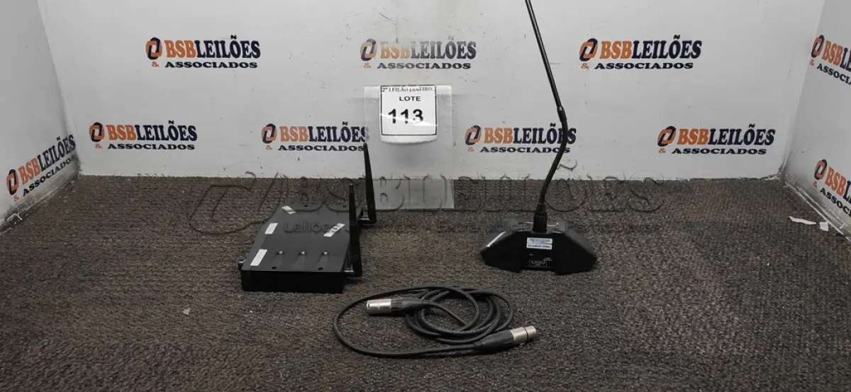 LOTE 113 - 01 RECEPTOR DE MICROFONE SEM FIO E 01 MICROFONE DE MESA MARCA KARSECT. (NO ESTADO) ATENÇÃO! FAZER A VISITAÇÃO ANTES DE ARREMATAR, NÃO SABEMOS SE FUNCIONA. LEILÃO NÃO TEM GARANTIA E NEM DEVOLUÇÃO, SUJEITO A POSSÍVEIS AVARIAS VISÍVEIS/OCULTAS E/OU AUSÊNCIA DE COMPONENTES.