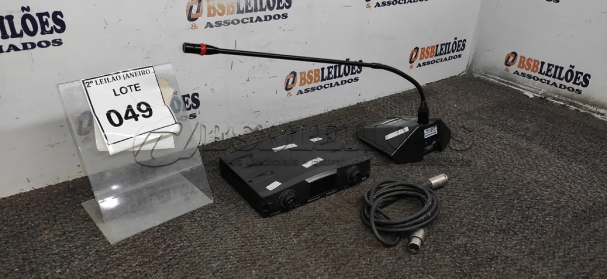 LOTE 049 - 01 RECEPTOR DE MICROFONE SEM FIO E 01 MICROFONE DE MESA MARCA KARSECT. (NO ESTADO) ATENÇÃO! FAZER A VISITAÇÃO ANTES DE ARREMATAR, NÃO SABEMOS SE FUNCIONA. LEILÃO NÃO TEM GARANTIA E NEM DEVOLUÇÃO, SUJEITO A POSSÍVEIS AVARIAS VISÍVEIS/OCULTAS E/OU AUSÊNCIA DE COMPONENTES.