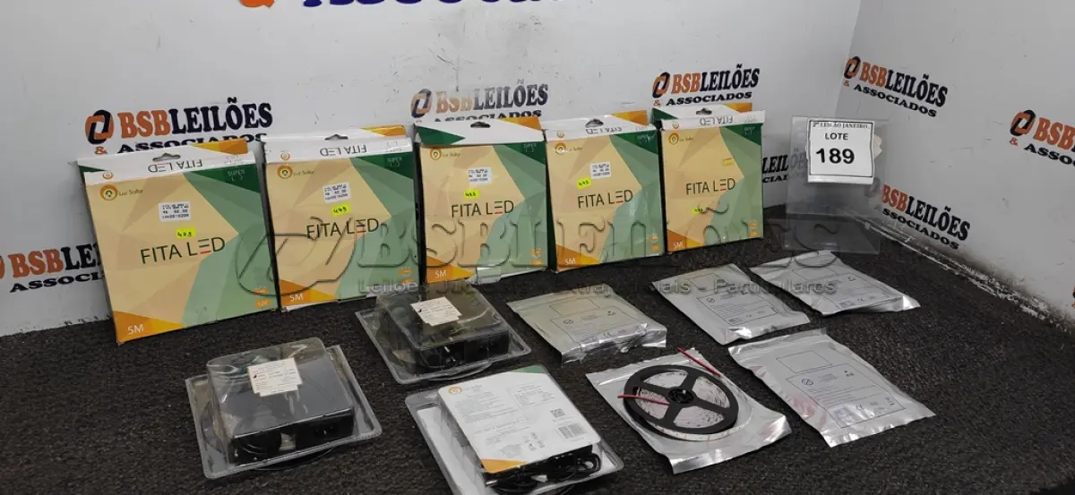 LOTE 189 - 08 FITAS LED DE 5M CADA. (NO ESTADO) ATENÇÃO! FAZER A VISITAÇÃO ANTES DE ARREMATAR, NÃO SABEMOS SE FUNCIONA. LEILÃO NÃO TEM GARANTIA E NEM DEVOLUÇÃO, SUJEITO A POSSÍVEIS AVARIAS VISÍVEIS/OCULTAS E/OU AUSÊNCIA DE COMPONENTES.