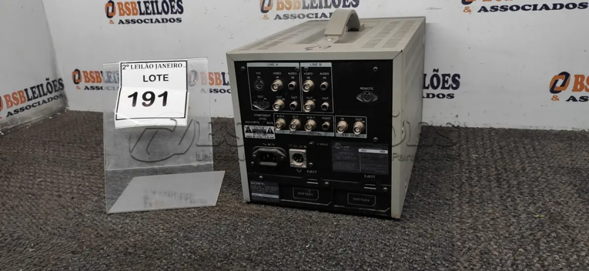 LOTE 191 - 01 MONITOR DE VÍDEO PROFISSIONAL MARCA SONY. (NO ESTADO) ATENÇÃO! FAZER A VISITAÇÃO ANTES DE ARREMATAR, NÃO SABEMOS SE FUNCIONA. LEILÃO NÃO TEM GARANTIA E NEM DEVOLUÇÃO, SUJEITO A POSSÍVEIS AVARIAS VISÍVEIS/OCULTAS E/OU AUSÊNCIA DE COMPONENTES.