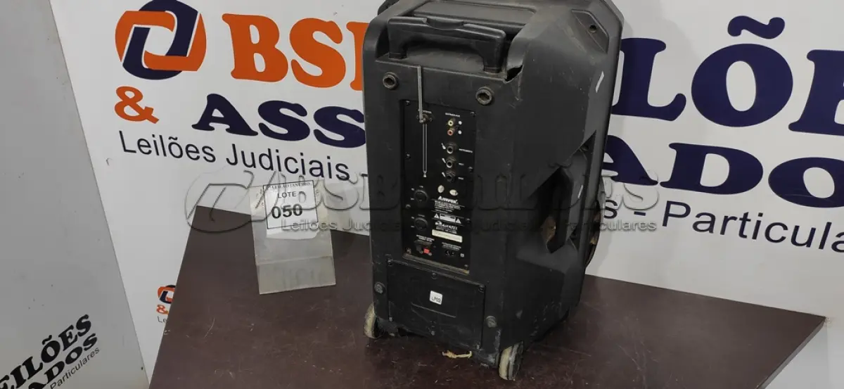 LOTE 050 - 01 CAIXA DE SOM AMPLIFICADA MARCA AMVOX. (NO ESTADO) ATENÇÃO! FAZER A VISITAÇÃO ANTES DE ARREMATAR, NÃO SABEMOS SE FUNCIONA. LEILÃO NÃO TEM GARANTIA E NEM DEVOLUÇÃO, SUJEITO A POSSÍVEIS AVARIAS VISÍVEIS/OCULTAS E/OU AUSÊNCIA DE COMPONENTES.