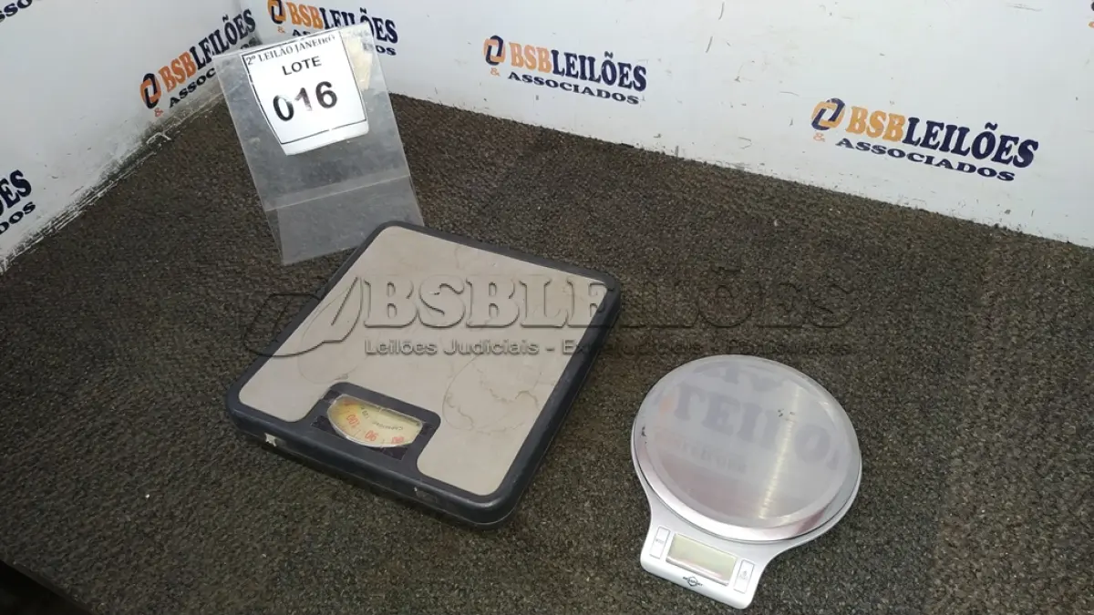 LOTE 016 - 01 BALANÇA DIGITAL DE USO DOMÉSTICO E 01 BALANÇA CORPORAL. (NO ESTADO) ATENÇÃO! FAZER A VISITAÇÃO ANTES DE ARREMATAR, NÃO SABEMOS SE FUNCIONA. LEILÃO NÃO TEM GARANTIA E NEM DEVOLUÇÃO, SUJEITO A POSSÍVEIS AVARIAS VISÍVEIS/OCULTAS E/OU AUSÊNCIA DE COMPONENTES.