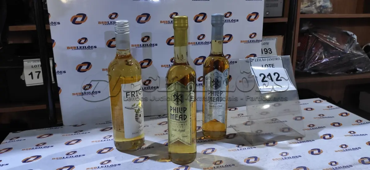 LOTE 212 - 03 GARRAFAS DE HIDROMEL DE 500ML SABORES DIVERSOS MARCA PHILIP MEAD . (NO ESTADO) ATENÇÃO! FAZER A VISITAÇÃO ANTES DE ARREMATAR, NÃO SABEMOS SE FUNCIONA. LEILÃO NÃO TEM GARANTIA E NEM DEVOLUÇÃO, SUJEITO A POSSÍVEIS AVARIAS VISÍVEIS/OCULTAS E/OU AUSÊNCIA DE COMPONENTES.
