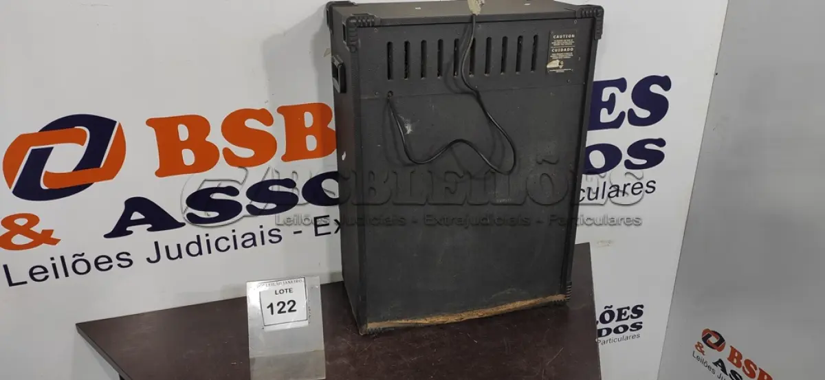 LOTE 122 - 01 CAIXA DE SOM AMPLIFICADORA MARCA CICLOTRON. (NO ESTADO) ATENÇÃO! FAZER A VISITAÇÃO ANTES DE ARREMATAR, NÃO SABEMOS SE FUNCIONA. LEILÃO NÃO TEM GARANTIA E NEM DEVOLUÇÃO, SUJEITO A POSSÍVEIS AVARIAS VISÍVEIS/OCULTAS E/OU AUSÊNCIA DE COMPONENTES.