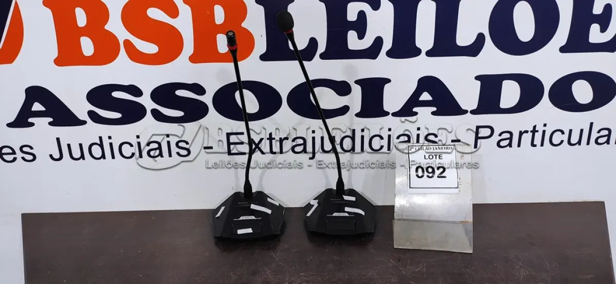 LOTE 092 - 02 MICROFONES DE MESA MODELO KT16G MARCA KARSECT. (NO ESTADO) ATENÇÃO! FAZER A VISITAÇÃO ANTES DE ARREMATAR, NÃO SABEMOS SE FUNCIONA. LEILÃO NÃO TEM GARANTIA E NEM DEVOLUÇÃO, SUJEITO A POSSÍVEIS AVARIAS VISÍVEIS/OCULTAS E/OU AUSÊNCIA DE COMPONENTES.