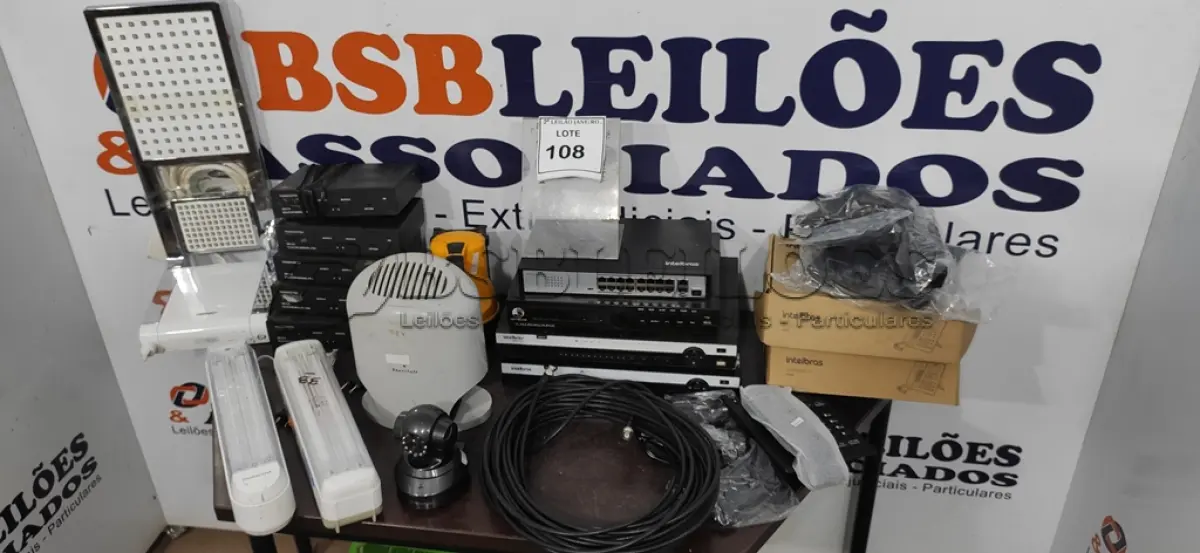LOTE 108 - 01 LOTE COM VÁRIOS APARELHOS TELEFÔNICOS  MARCA INTELBRAS, VÁRIOS SELETORES MANUAL VGA PARA RETIRADA DE PEÇAS, 01 LUMINÁRIA, 01 ROLO DE CABO COAXIAL, VARIOS APARELHOS DVR PARA RETIRADA DE PEÇAS E MATERIAS  DIVERSOS. (NO ESTADO) ATENÇÃO! FAZER A VISITAÇÃO ANTES DE ARREMATAR, NÃO SABEMOS SE FUNCIONA. LEILÃO NÃO TEM GARANTIA E NEM DEVOLUÇÃO, SUJEITO A POSSÍVEIS AVARIAS VISÍVEIS/OCULTAS E/OU AUSÊNCIA DE COMPONENTES.