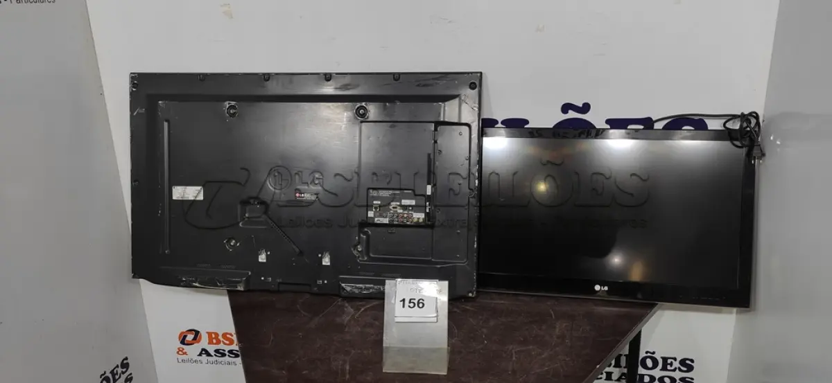 LOTE 156 - 02 TVS LCD DE 47’’ E 32’’ MARCA LG. (NO ESTADO) ATENÇÃO! FAZER A VISITAÇÃO ANTES DE ARREMATAR, NÃO SABEMOS SE FUNCIONA. LEILÃO NÃO TEM GARANTIA E NEM DEVOLUÇÃO, SUJEITO A POSSÍVEIS AVARIAS VISÍVEIS/OCULTAS E/OU AUSÊNCIA DE COMPONENTES.