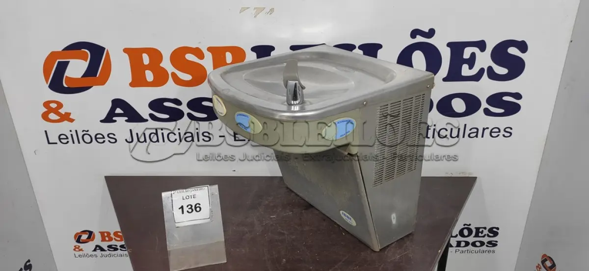 LOTE 136 - 01 BEBEDOURO DE PAREDE EM INOX MARA IBBL. (NO ESTADO) ATENÇÃO! FAZER A VISITAÇÃO ANTES DE ARREMATAR, NÃO SABEMOS SE FUNCIONA. LEILÃO NÃO TEM GARANTIA E NEM DEVOLUÇÃO, SUJEITO A POSSÍVEIS AVARIAS VISÍVEIS/OCULTAS E/OU AUSÊNCIA DE COMPONENTES.