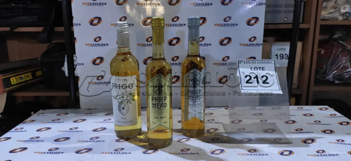 LOTE 212 - 03 GARRAFAS DE HIDROMEL DE 500ML SABORES DIVERSOS MARCA PHILIP MEAD . (NO ESTADO) ATENÇÃO! FAZER A VISITAÇÃO ANTES DE ARREMATAR, NÃO SABEMOS SE FUNCIONA. LEILÃO NÃO TEM GARANTIA E NEM DEVOLUÇÃO, SUJEITO A POSSÍVEIS AVARIAS VISÍVEIS/OCULTAS E/OU AUSÊNCIA DE COMPONENTES.
