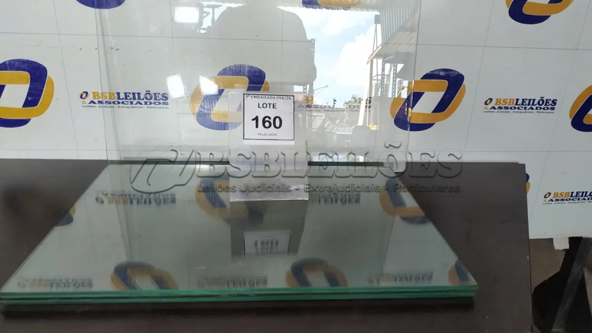 LOTE 160 - 04 VIDROS TAMANHOS DIVERSOS. (NO ESTADO EM QUE SE ENCONTRA. SUJEITO A AVARIAS OCULTAS/VISÍVEIS.)