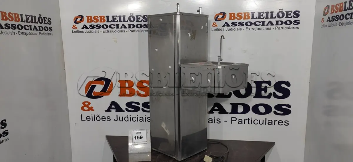 LOTE 159 - 01 BEBEDOURO CONJUGADO EM INOX. (NO ESTADO) ATENÇÃO! FAZER A VISITAÇÃO ANTES DE ARREMATAR, NÃO SABEMOS SE FUNCIONA, LEILÃO NÃO TEM GARANTIA E NEM DEVOLUÇÃO, SUJEITO A POSSÍVEIS AVARIAS VISÍVEIS/OCULTAS E/OU AUSÊNCIA DE COMPONENTES.