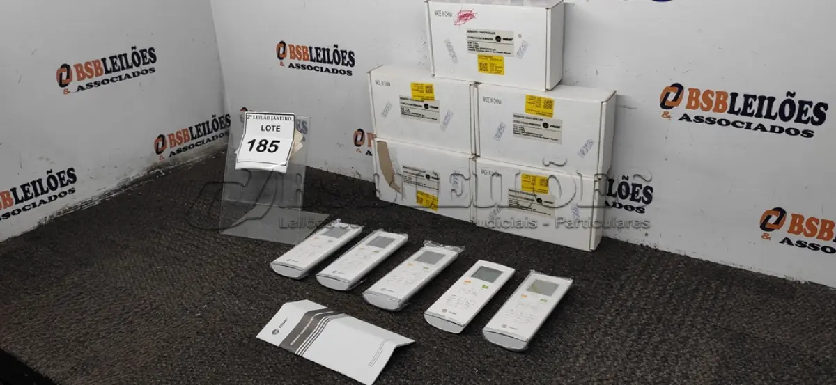 LOTE 185 - 05 CONTROLES DE AR CONDICIONADO MARCA TRANE. (NO ESTADO) ATENÇÃO! FAZER A VISITAÇÃO ANTES DE ARREMATAR, NÃO SABEMOS SE FUNCIONA, LEILÃO NÃO TEM GARANTIA E NEM DEVOLUÇÃO, SUJEITO A POSSÍVEIS AVARIAS VISÍVEIS/OCULTAS E/OU AUSÊNCIA DE COMPONENTES.