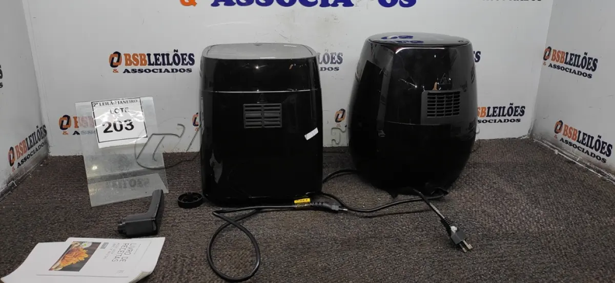 LOTE 203 - 02 AIR FRYER MARCAS HOMELAND E BLACK DECKER. (NO ESTADO) ATENÇÃO! FAZER A VISITAÇÃO ANTES DE ARREMATAR, NÃO SABEMOS SE FUNCIONA. LEILÃO NÃO TEM GARANTIA E NEM DEVOLUÇÃO, SUJEITO A POSSÍVEIS AVARIAS VISÍVEIS/OCULTAS E/OU AUSÊNCIA DE COMPONENTES.
