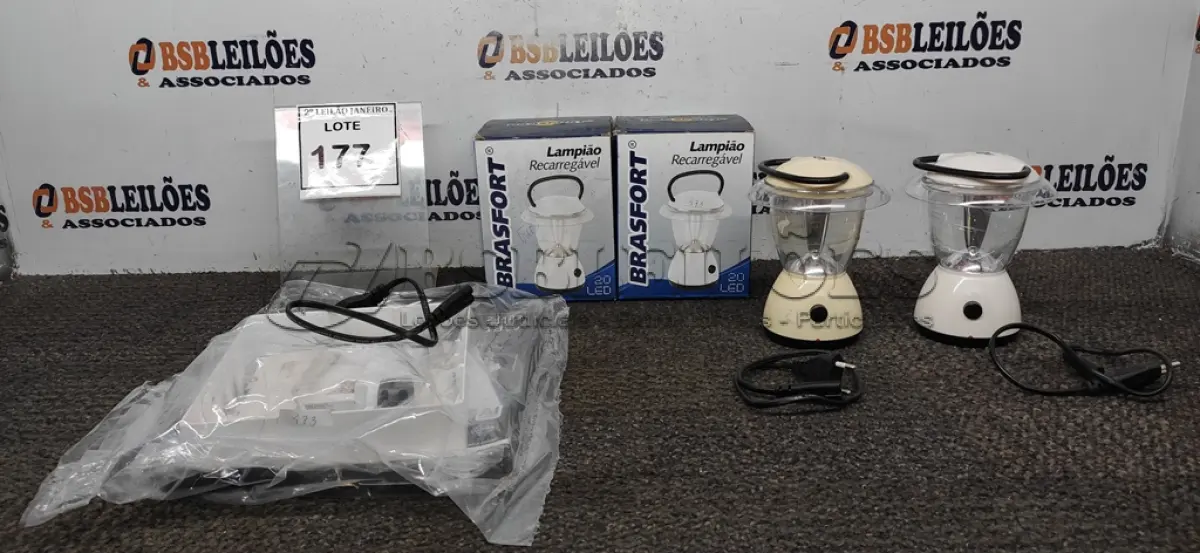 LOTE 177 - 02 LÃMPIÕES RECARREGÁVEIS E 02 PAINÉIS LED DE EMBUTIR. (NO ESTADO) ATENÇÃO! FAZER A VISITAÇÃO ANTES DE ARREMATAR, NÃO SABEMOS SE FUNCIONA. LEILÃO NÃO TEM GARANTIA E NEM DEVOLUÇÃO, SUJEITO A POSSÍVEIS AVARIAS VISÍVEIS/OCULTAS E/OU AUSÊNCIA DE COMPONENTES.