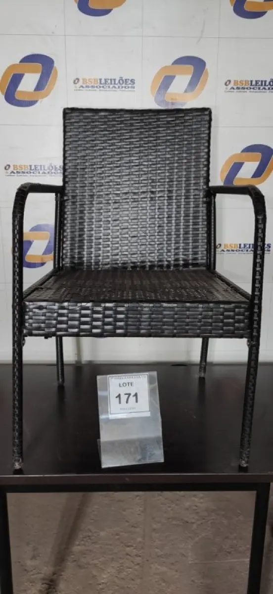 LOTE 171 - 01 CADEIRA DE JARDIM. (NO ESTADO EM QUE SE ENCONTRA. SUJEITO A AVARIAS OCULTAS/VISÍVEIS.) BH1485W