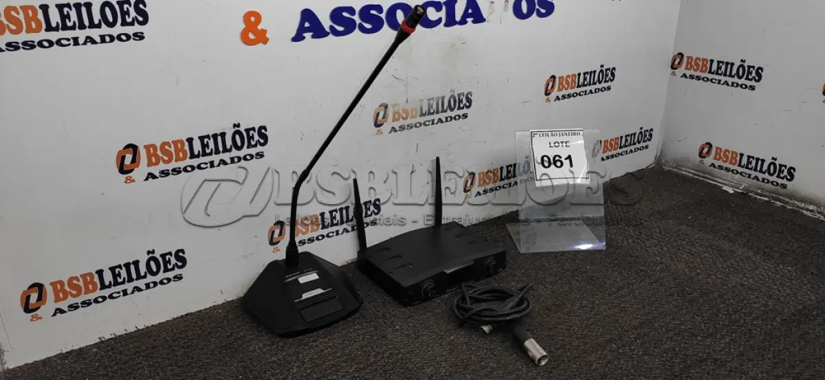 LOTE 061 - 01 RECEPTOR DE MICROFONE SEM FIO E 01 MICROFONE DE MESA MARCA KARSECT. (NO ESTADO) ATENÇÃO! FAZER A VISITAÇÃO ANTES DE ARREMATAR, NÃO SABEMOS SE FUNCIONA. LEILÃO NÃO TEM GARANTIA E NEM DEVOLUÇÃO, SUJEITO A POSSÍVEIS AVARIAS VISÍVEIS/OCULTAS E/OU AUSÊNCIA DE COMPONENTES.