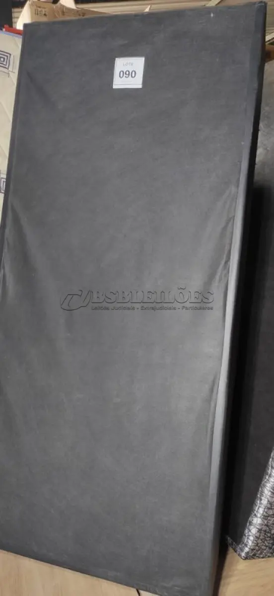 LOTE 090 - 01 BASE DE COLCHÃO 1,88CM X 88CM. (NO ESTADO EM QUE SE ENCONTRA. SUJEITO A AVARIAS OCULTAS/VISÍVEIS.) AV9958H