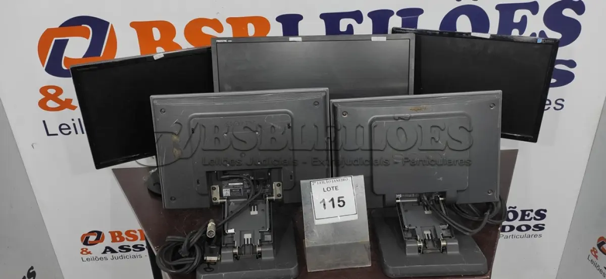 LOTE 115 - 02 MONITORES PROFISSIONAIS MARCA SONY E 03 MONITORES DE MARCAS E MODELOS DIVERSOS. (NO ESTADO) ATENÇÃO! FAZER A VISITAÇÃO ANTES DE ARREMATAR, NÃO SABEMOS SE FUNCIONA. LEILÃO NÃO TEM GARANTIA E NEM DEVOLUÇÃO, SUJEITO A POSSÍVEIS AVARIAS VISÍVEIS/OCULTAS E/OU AUSÊNCIA DE COMPONENTES.