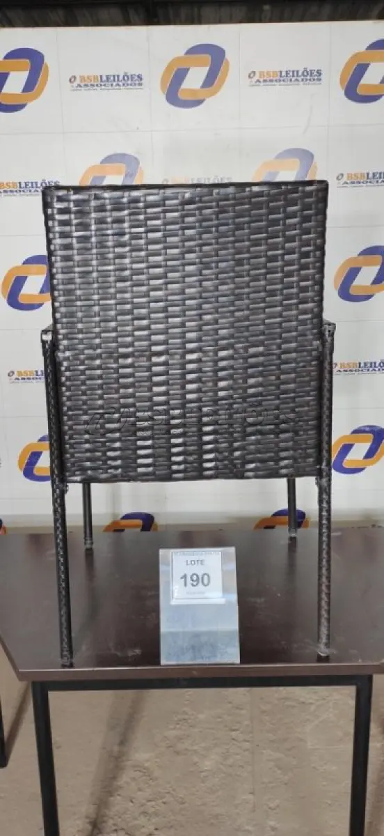 LOTE 190 - 01 CADEIRA DE JARDIM. (NO ESTADO EM QUE SE ENCONTRA. SUJEITO A AVARIAS OCULTAS/VISÍVEIS.) BH1485R