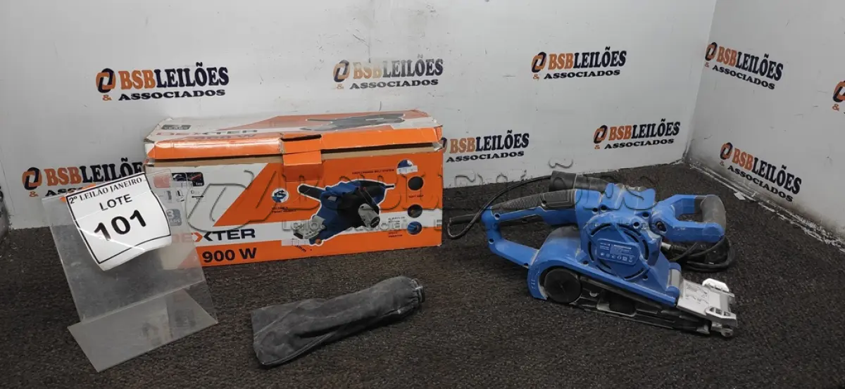 LOTE 101 - 01 PLAINAR ELETRICA MARCA DEXTER 800W. (NO ESTADO) ATENÇÃO! FAZER A VISITAÇÃO ANTES DE ARREMATAR, NÃO SABEMOS SE FUNCIONA. LEILÃO NÃO TEM GARANTIA E NEM DEVOLUÇÃO, SUJEITO A POSSÍVEIS AVARIAS VISÍVEIS/OCULTAS E/OU AUSÊNCIA DE COMPONENTES.