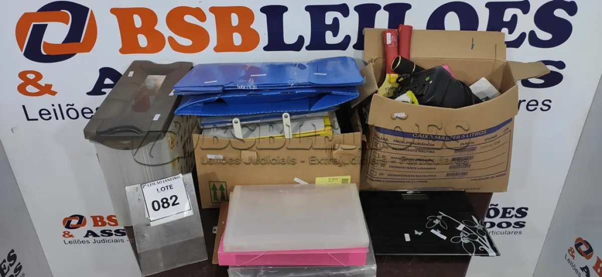 LOTE 082 - 01 LOTE COM PASTAS, ITENS DE ESCRITÓRIO E MATERIAIS DIVERSOS. (NO ESTADO) ATENÇÃO! FAZER A VISITAÇÃO ANTES DE ARREMATAR, NÃO SABEMOS SE FUNCIONA. LEILÃO NÃO TEM GARANTIA E NEM DEVOLUÇÃO, SUJEITO A POSSÍVEIS AVARIAS VISÍVEIS/OCULTAS E/OU AUSÊNCIA DE COMPONENTES.
