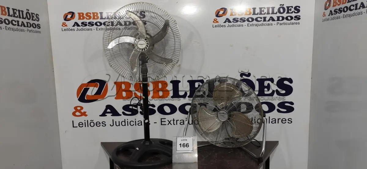 LOTE 166 - 02 VENTILADORES MARCAS BRITÂNIA E PRIMER. (NO ESTADO) ATENÇÃO! FAZER A VISITAÇÃO ANTES DE ARREMATAR, NÃO SABEMOS SE FUNCIONA. LEILÃO NÃO TEM GARANTIA E NEM DEVOLUÇÃO, SUJEITO A POSSÍVEIS AVARIAS VISÍVEIS/OCULTAS E/OU AUSÊNCIA DE COMPONENTES.