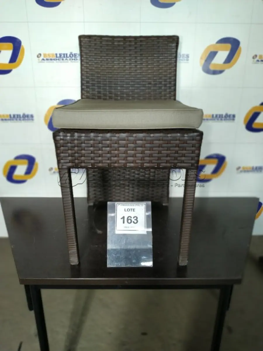 LOTE 163 - 01 CADEIRA DE JARDIM. (NO ESTADO EM QUE SE ENCONTRA. SUJEITO A AVARIAS OCULTAS/VISÍVEIS.) BH1585G