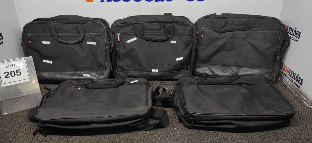 LOTE 205 - 05 PASTAS PARA NOTEBOOK. (NO ESTADO) ATENÇÃO! FAZER A VISITAÇÃO ANTES DE ARREMATAR, NÃO SABEMOS SE FUNCIONA. LEILÃO NÃO TEM GARANTIA E NEM DEVOLUÇÃO, SUJEITO A POSSÍVEIS AVARIAS VISÍVEIS/OCULTAS E/OU AUSÊNCIA DE COMPONENTES.