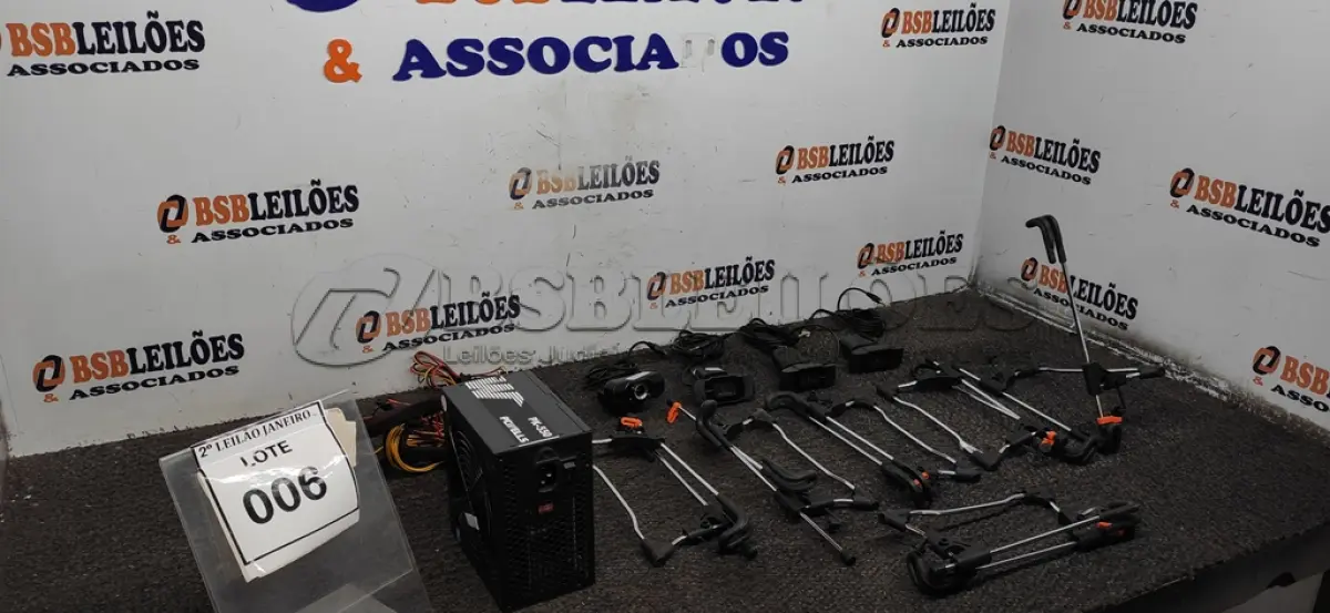 LOTE 006 - 01 FONTE DE PC MODELO PK-550, 06 SUPORTES E 04 WEB CAMERAS. (NO ESTADO) ATENÇÃO! FAZER A VISITAÇÃO ANTES DE ARREMATAR, NÃO SABEMOS SE FUNCIONA. LEILÃO NÃO TEM GARANTIA E NEM DEVOLUÇÃO, SUJEITO A POSSÍVEIS AVARIAS VISÍVEIS/OCULTAS E/OU AUSÊNCIA DE COMPONENTES.